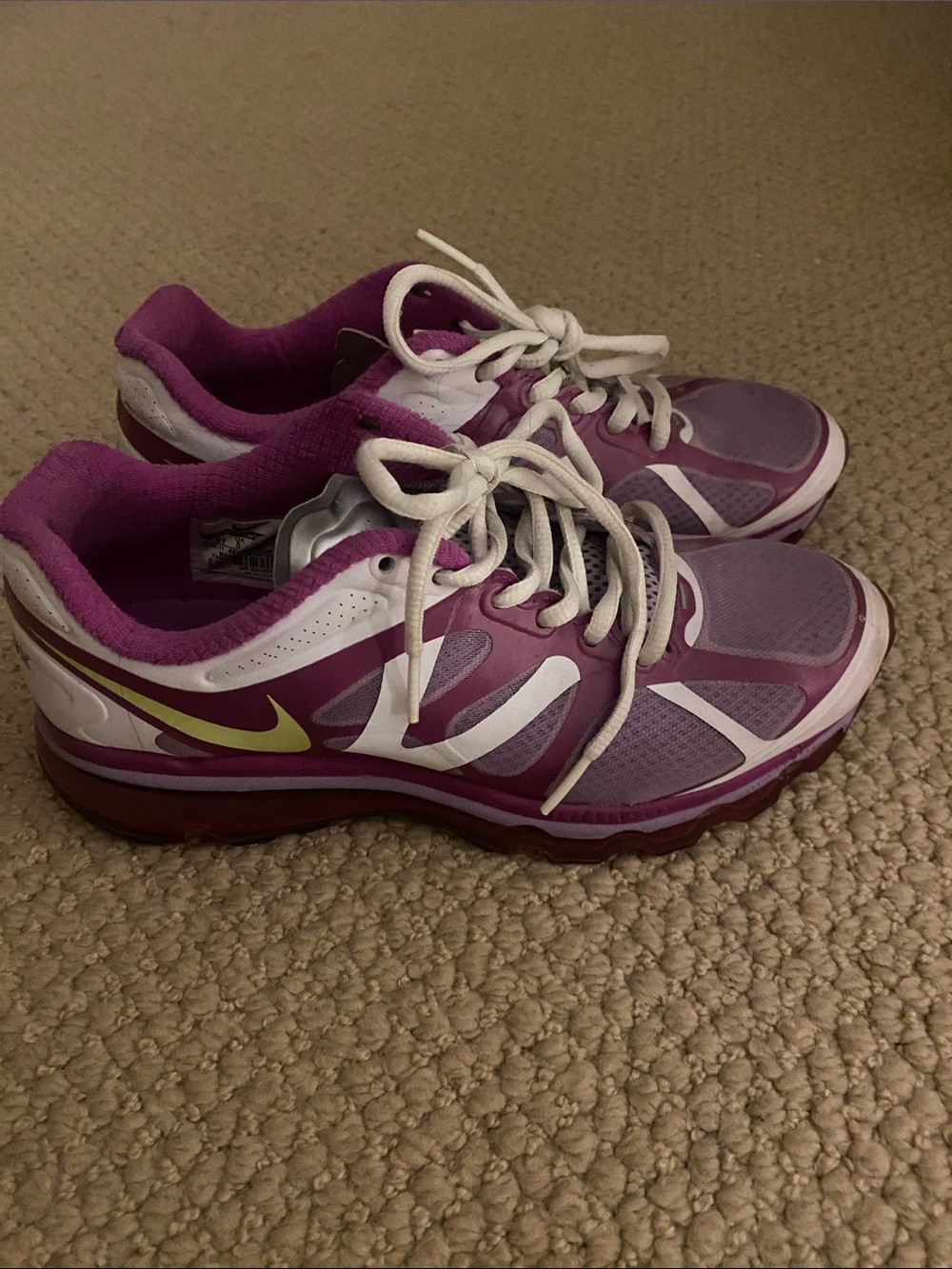 Nike Airmax, youth 5.5/ Women’s 7